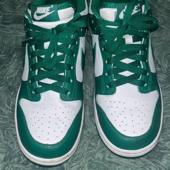 Nikes dunks - Picture 2 of 4